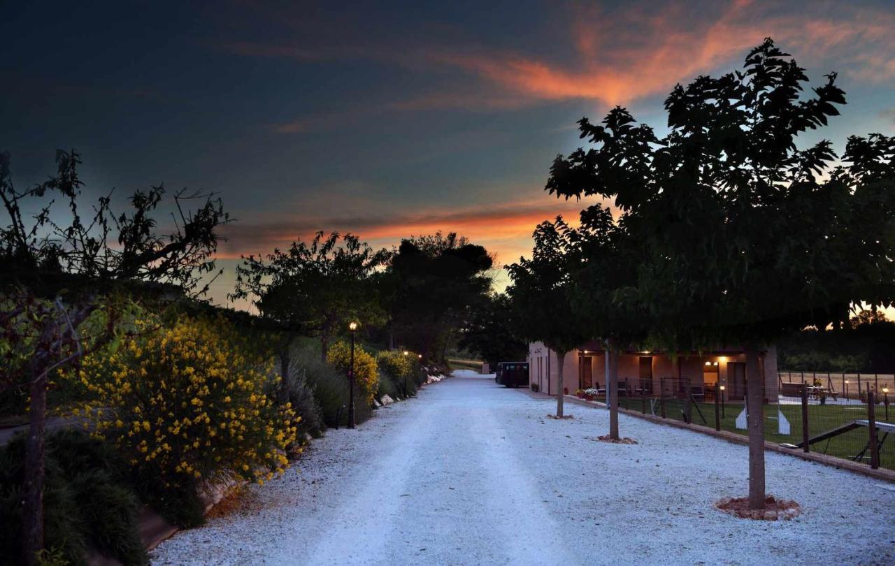 Casa Montefiore 13 Iris Lt Nella Tranquilla Campagna Marchigiana Ancona Bagian luar foto